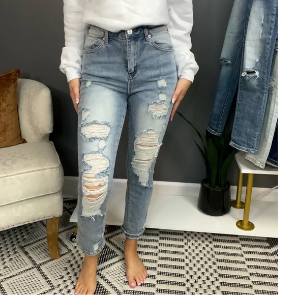 RISEN Distressed Relaxed Fit Roll Up Cuff Skinny-Light Wash Jeans size 27 (5) - Picture 2 of 5